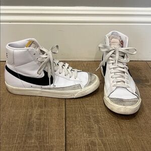 Nike White and Black Sneakers